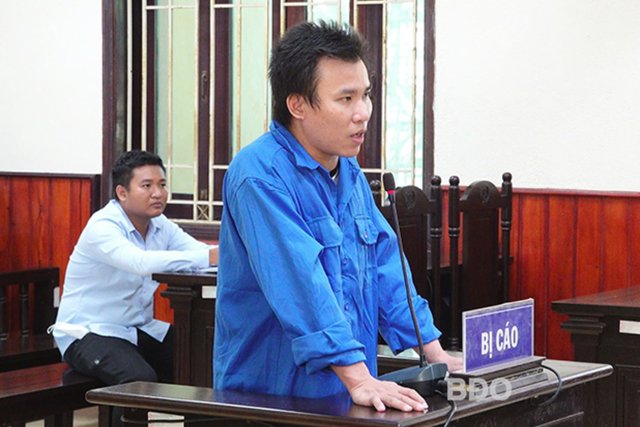 Người đàn ông chiếm đoạt 936 triệu đồng bằng chiêu lừa đảo mua đất không trúng đấu giá, tiêu xài vào đánh bạc trực tuyến.